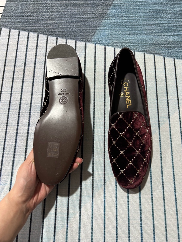 95新 Chanel/香奈儿 酒红色丝绒满印平底鞋三九C码