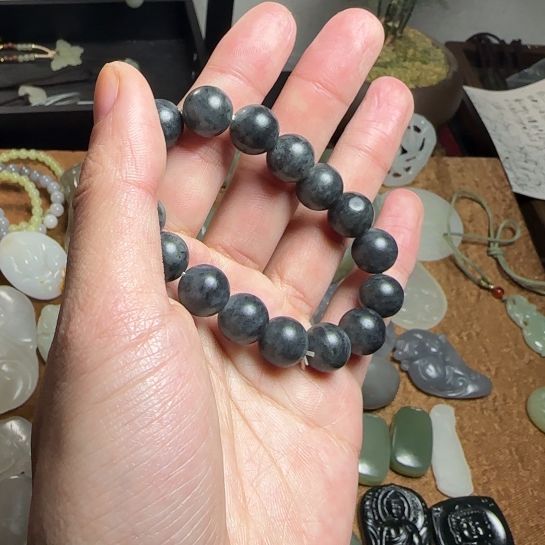 和田玉未镶嵌颈饰正常结构