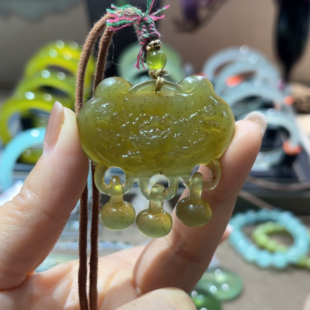 岫玉手镯未镶嵌手镯
