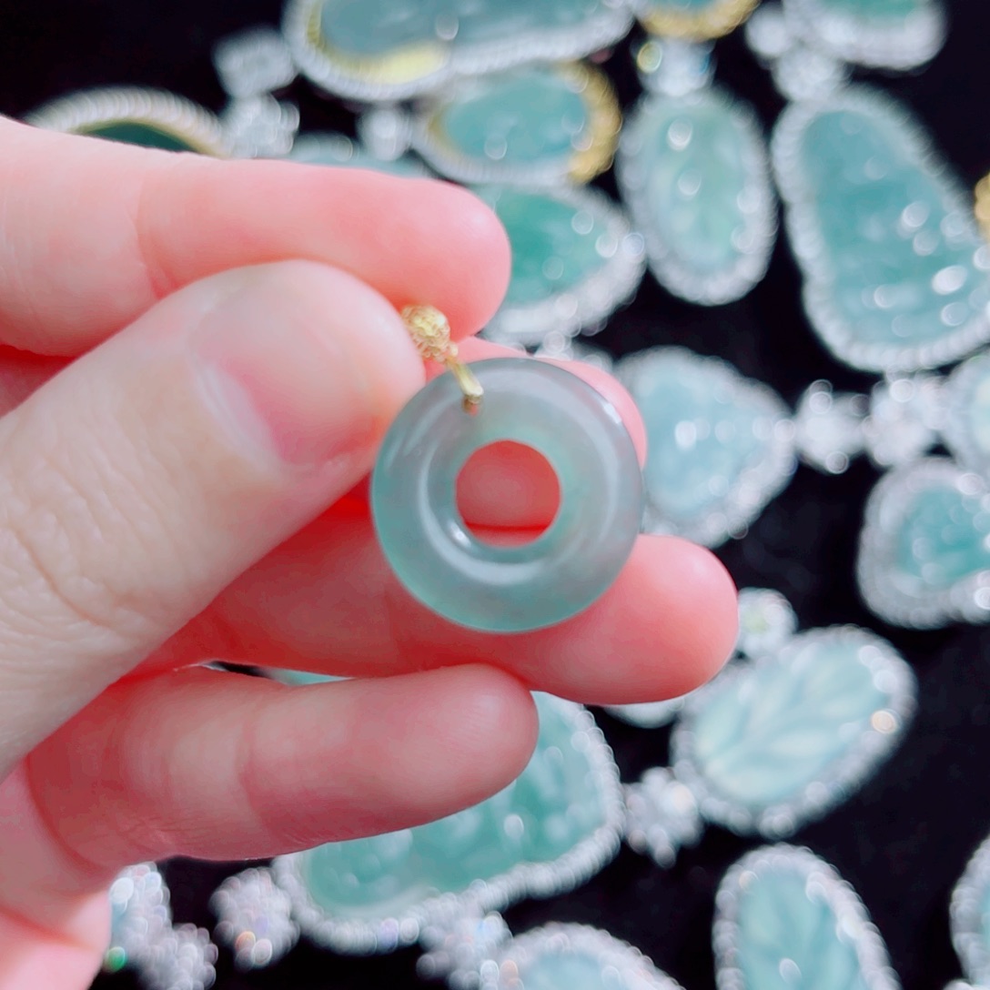 翡翠颈饰18K金镶嵌甜甜圈