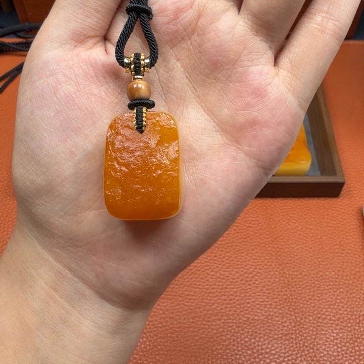 蜜蜡未镶嵌吊坠(赠链)