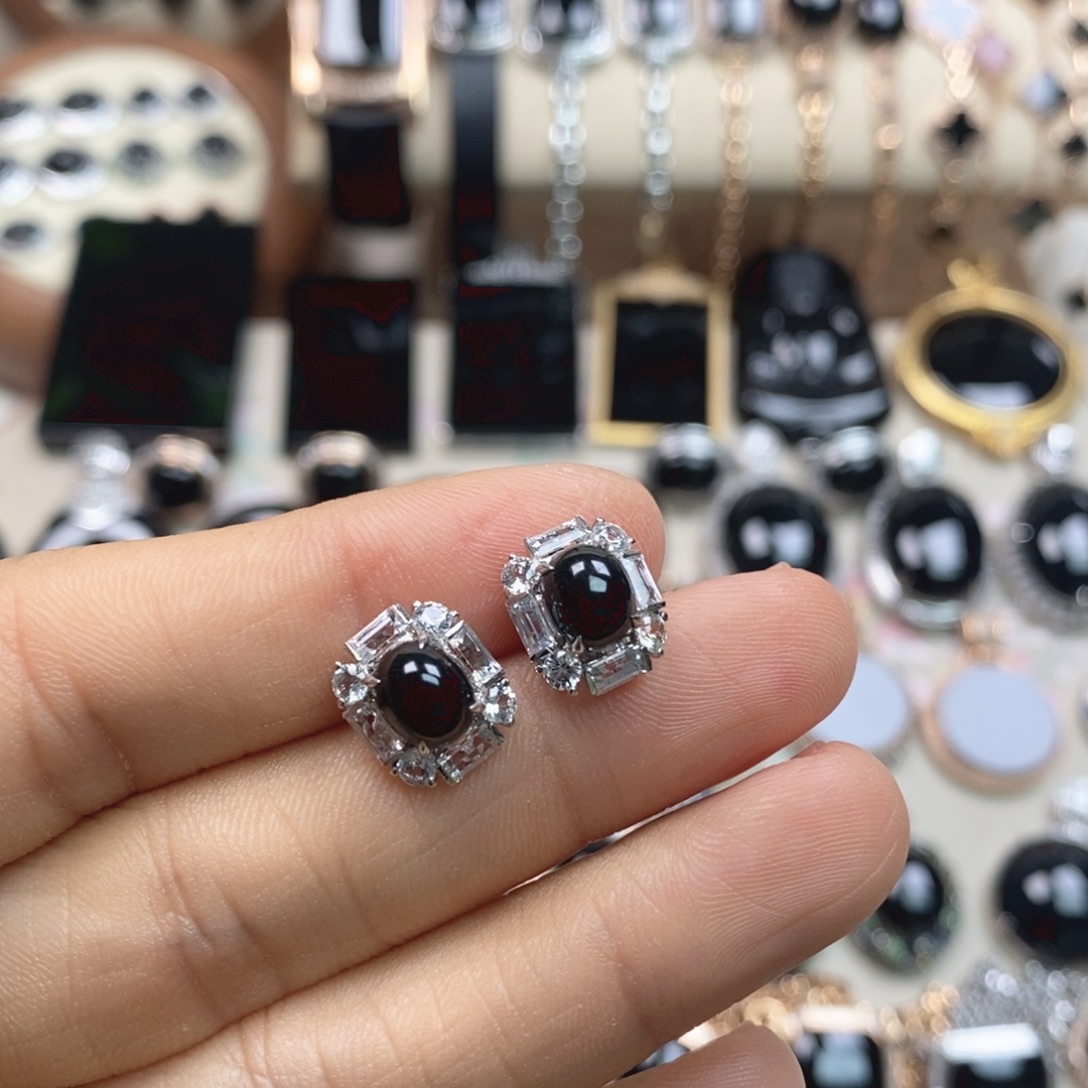 翡翠18K金镶嵌耳饰