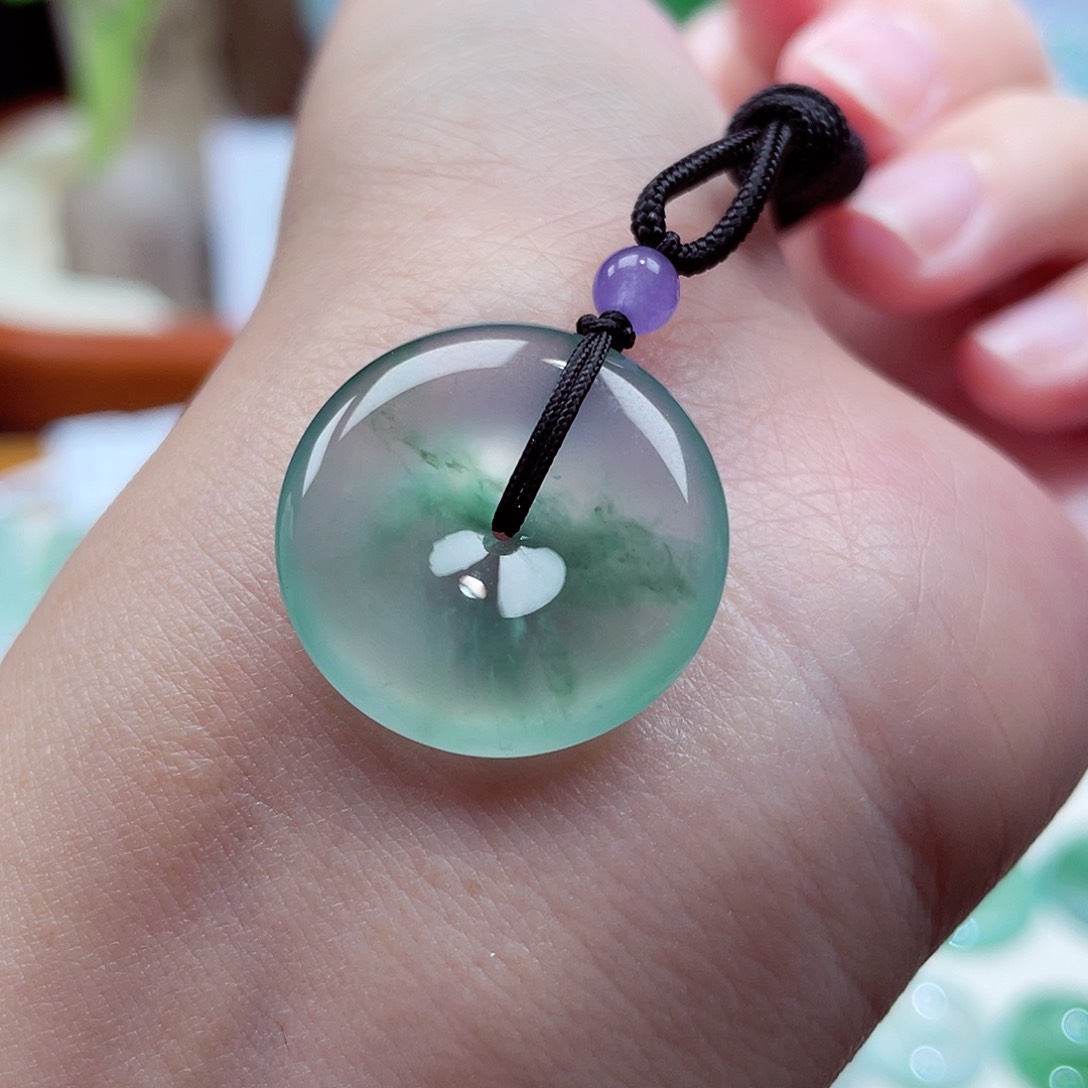 翡翠颈饰未镶嵌平安扣