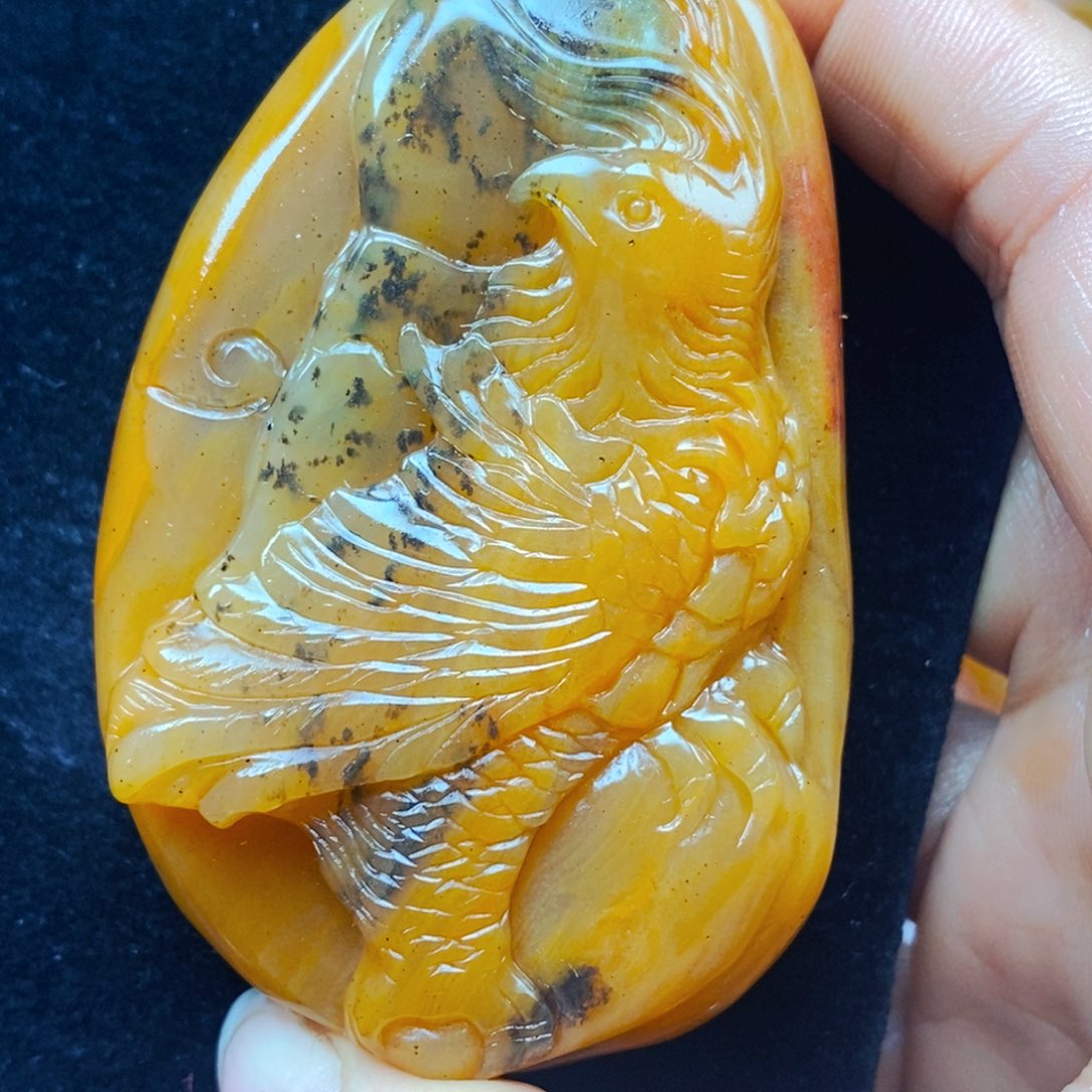 未镶嵌石英质玉（黄龙玉）颈饰