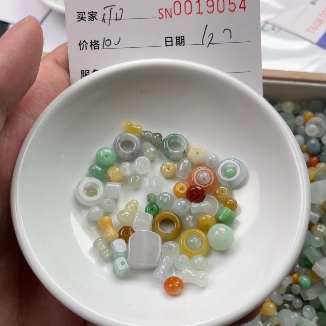 颈饰未镶嵌翡翠可**里