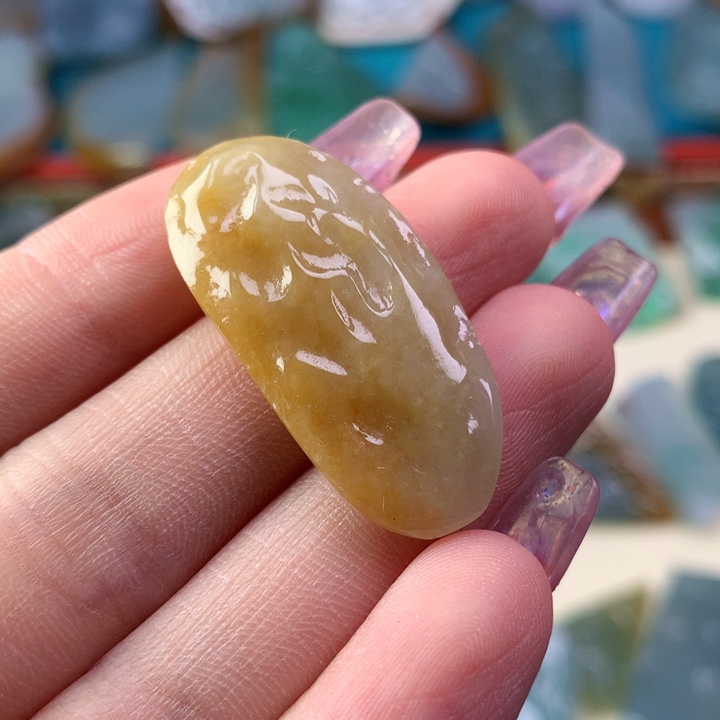 颈饰未镶嵌翡翠好