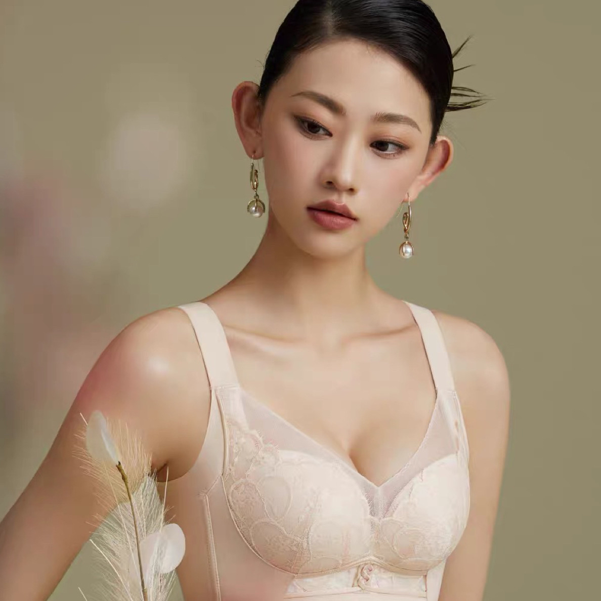 B杯调整塑形内衣粒聚拢加高侧比收副乳无钢圈文胸上托蕾丝舒适