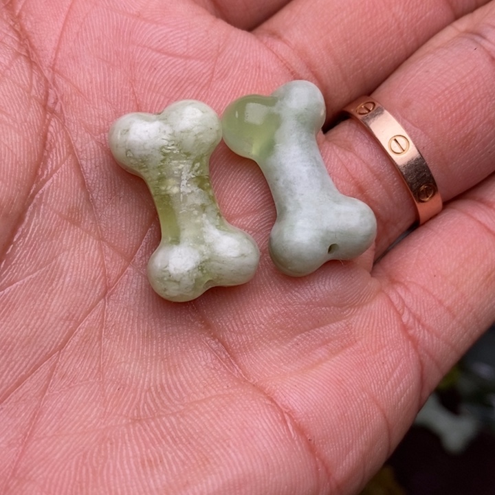 蛇纹石玉颈饰合金73