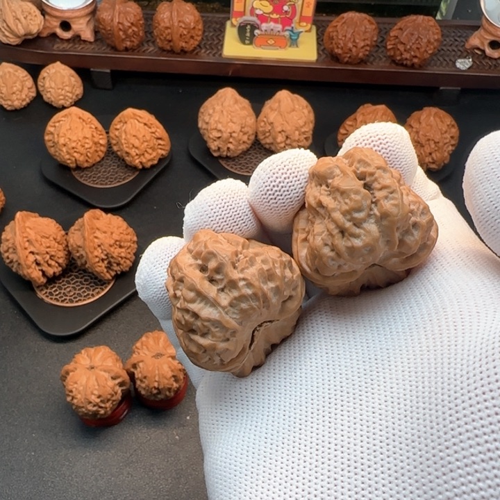 文玩核桃吊坠蛤蟆头