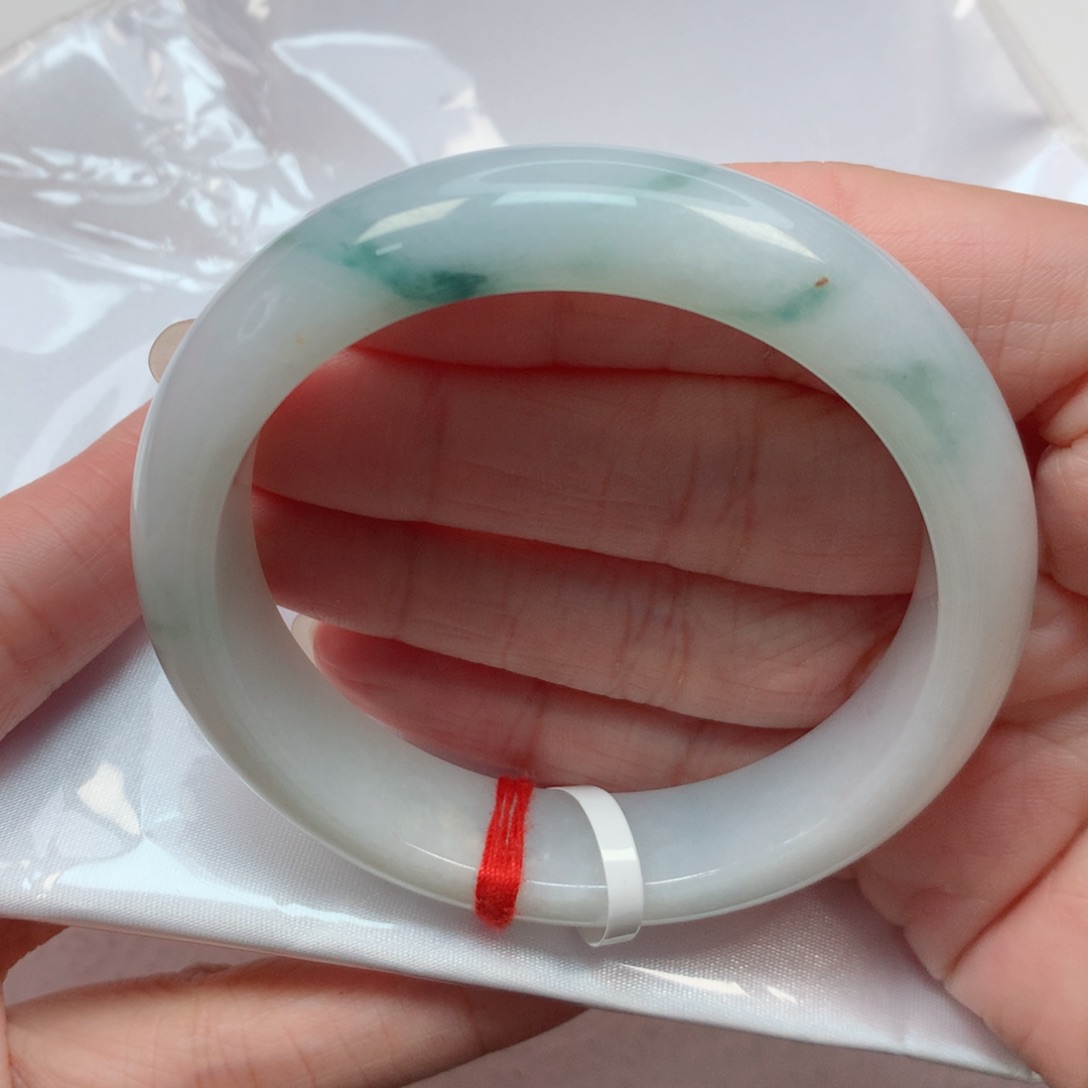 翡翠手镯未镶嵌55圈