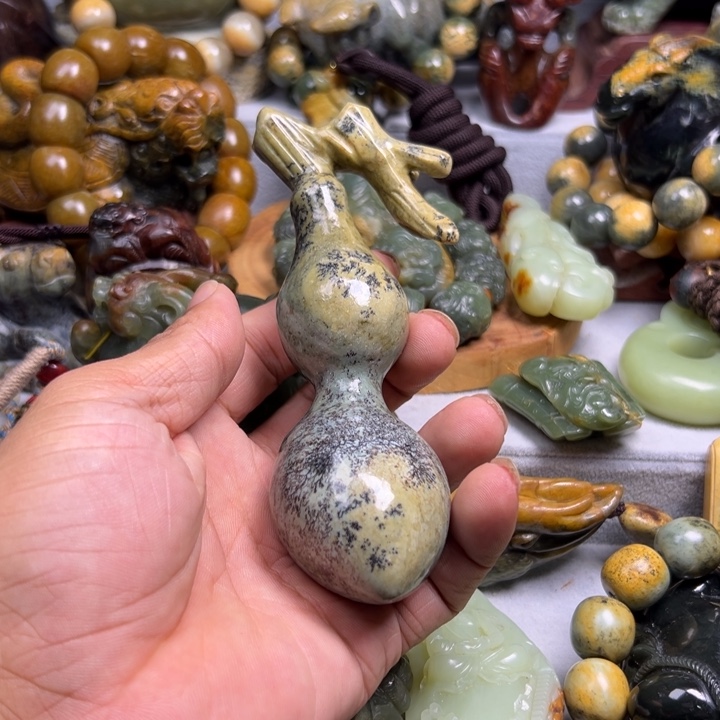 未镶嵌岫岩河磨玉（透闪石质玉）摆件召***挡