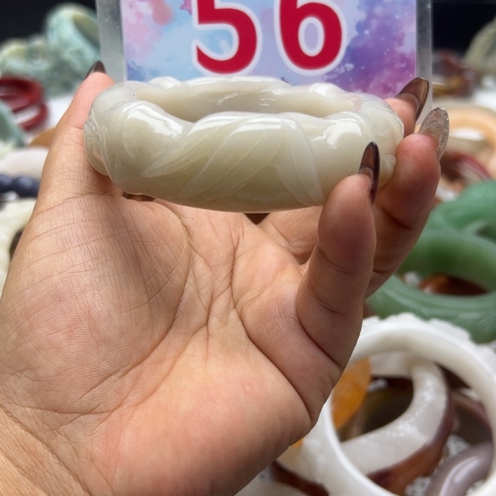 未镶嵌手镯石英岩玉