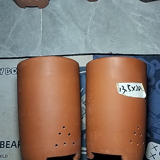 红泥大笔筒两个花盆