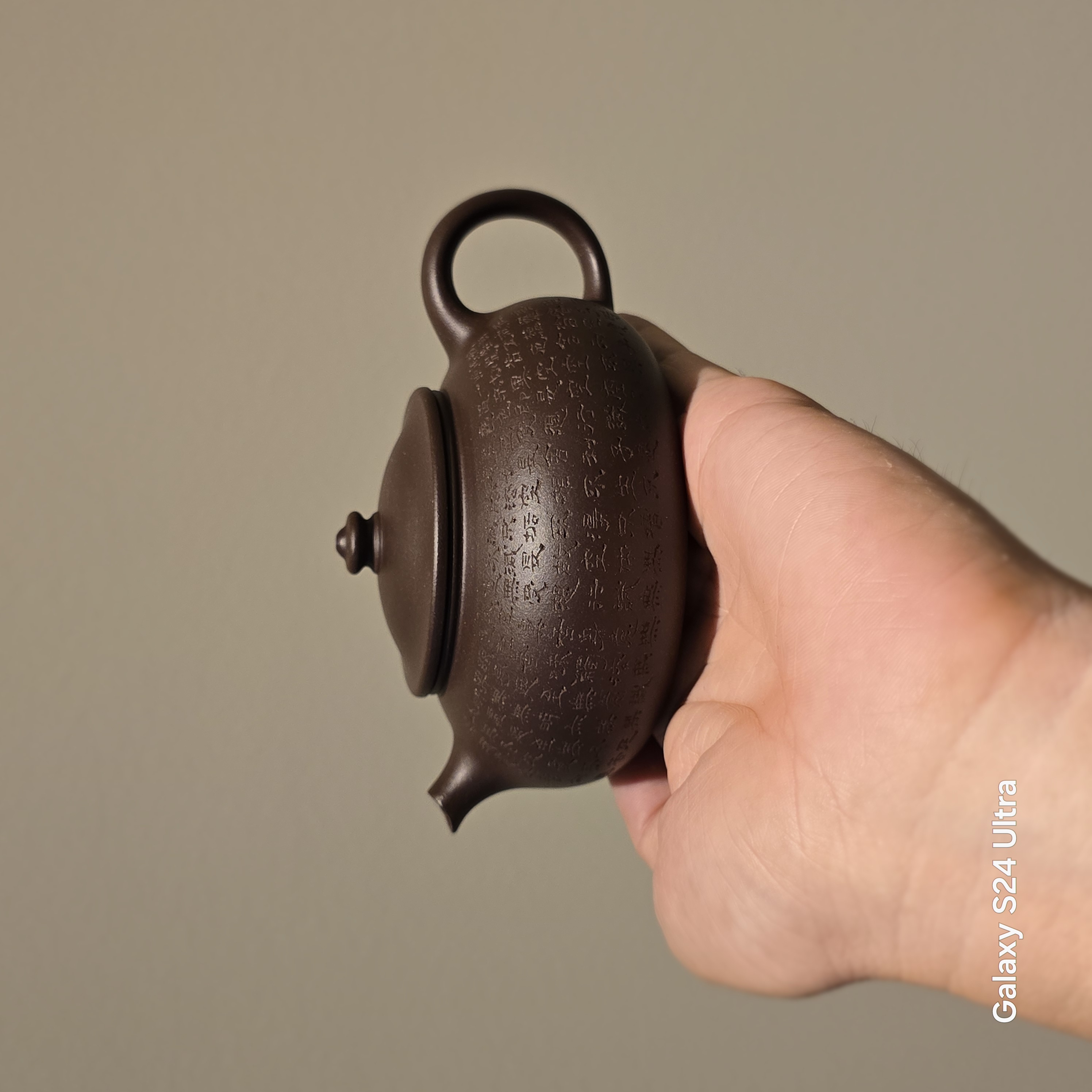 刻绘心经款宜兴紫砂壶原矿紫砂老紫泥底槽清纯手工刻绘茶壶全手工
