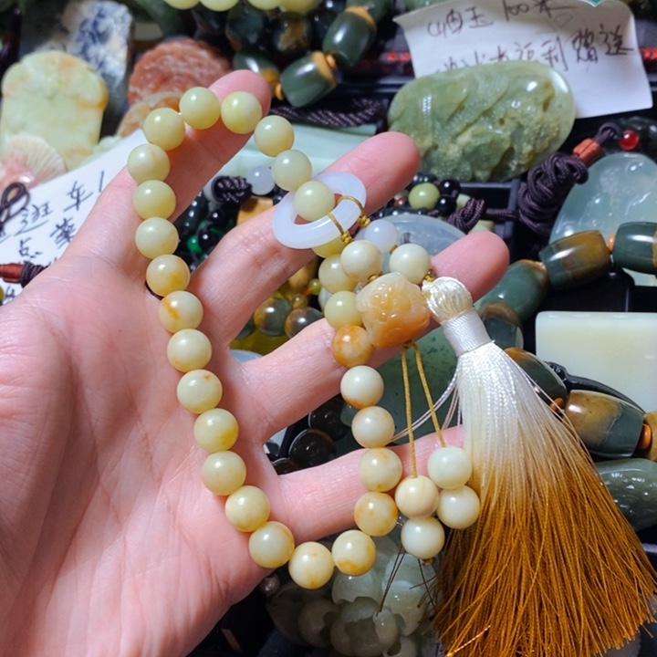 蛇纹石玉颈饰未镶嵌