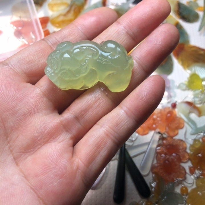 未镶嵌蛇纹石玉耳坠