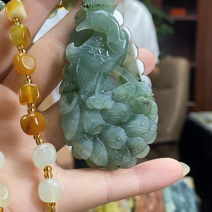 蛇纹石玉未镶嵌颈饰