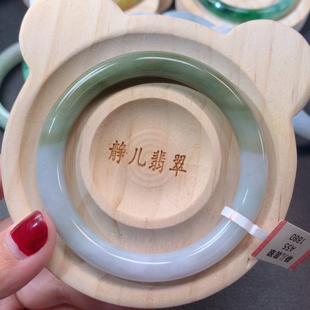 翡翠手镯未镶嵌55圈口