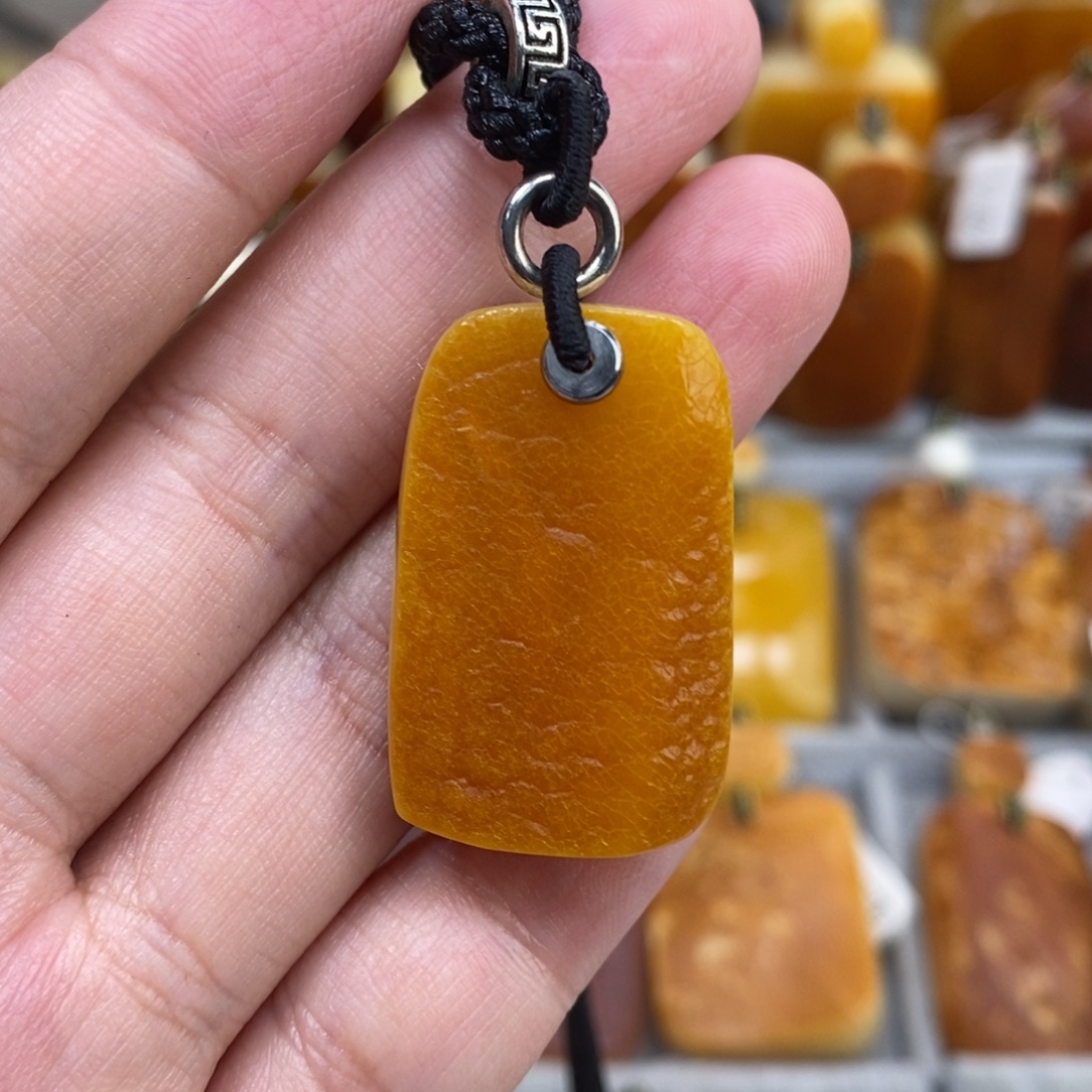 蜜蜡未镶嵌珠宝奇石