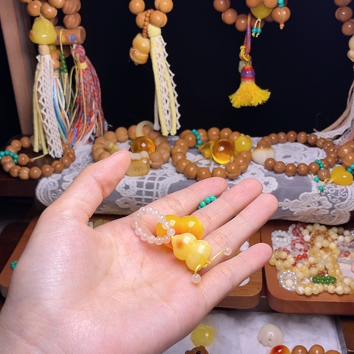 李***嘻猴头核桃吊坠配饰