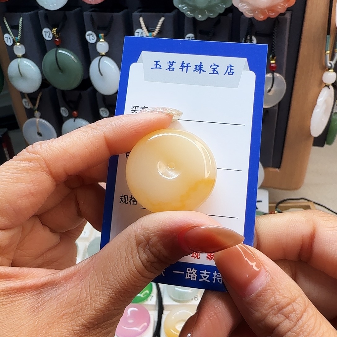 石英质玉未镶嵌颈饰