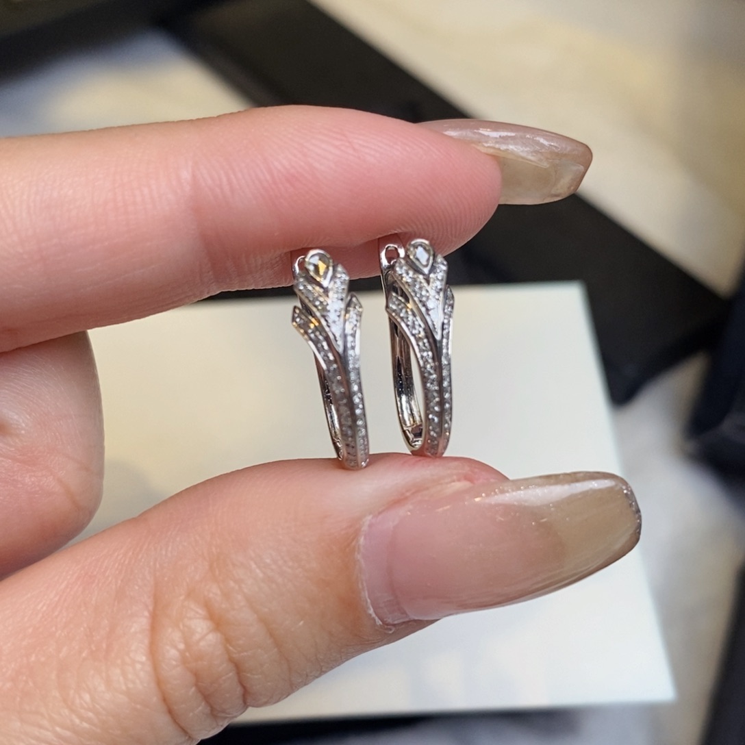 钻石耳饰18K金镶嵌设计款羽毛耳扣