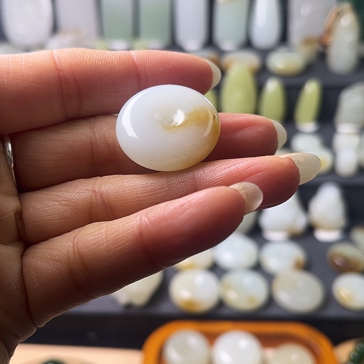 和田玉（糖玉）未镶嵌颈饰