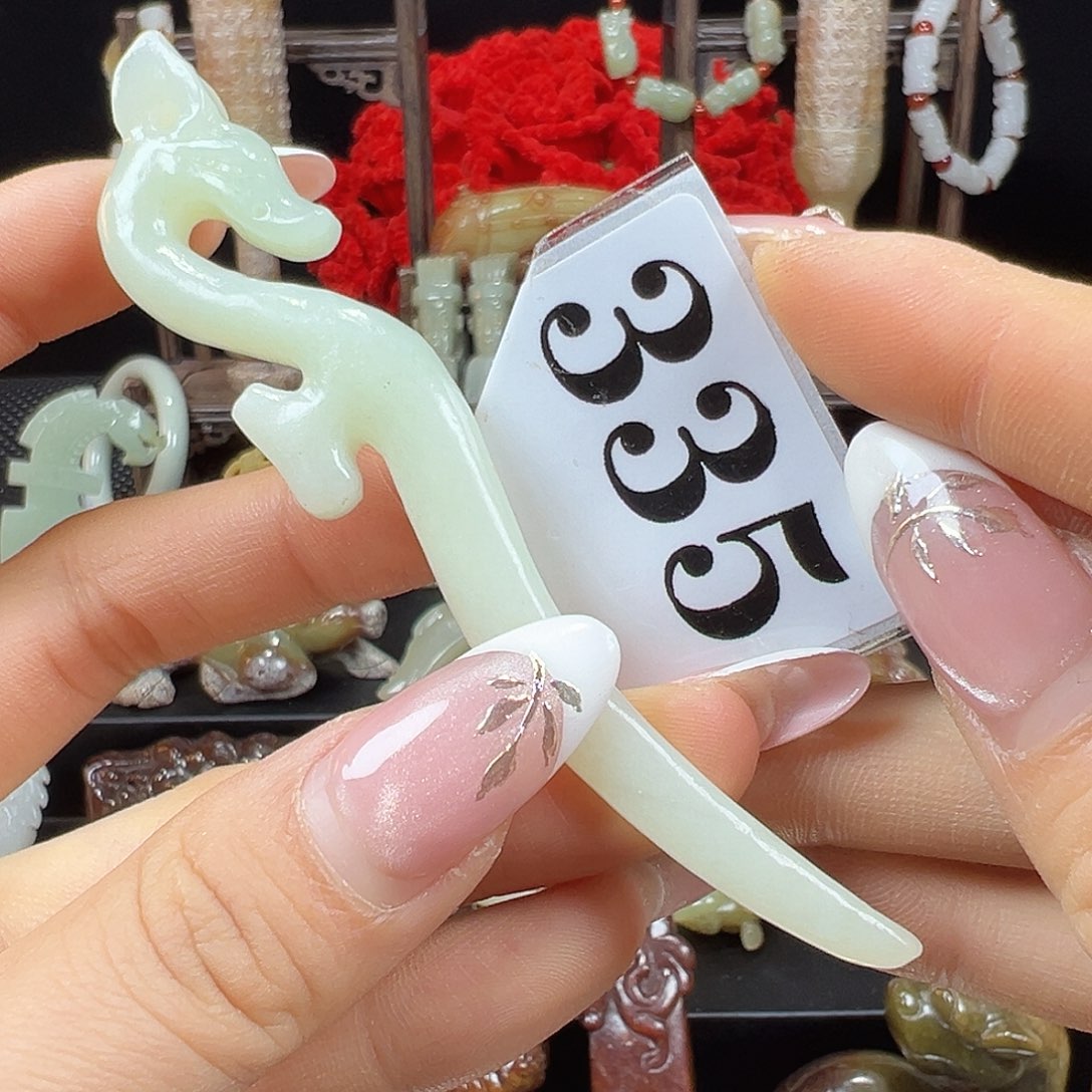 董***会和田玉未镶嵌挂件