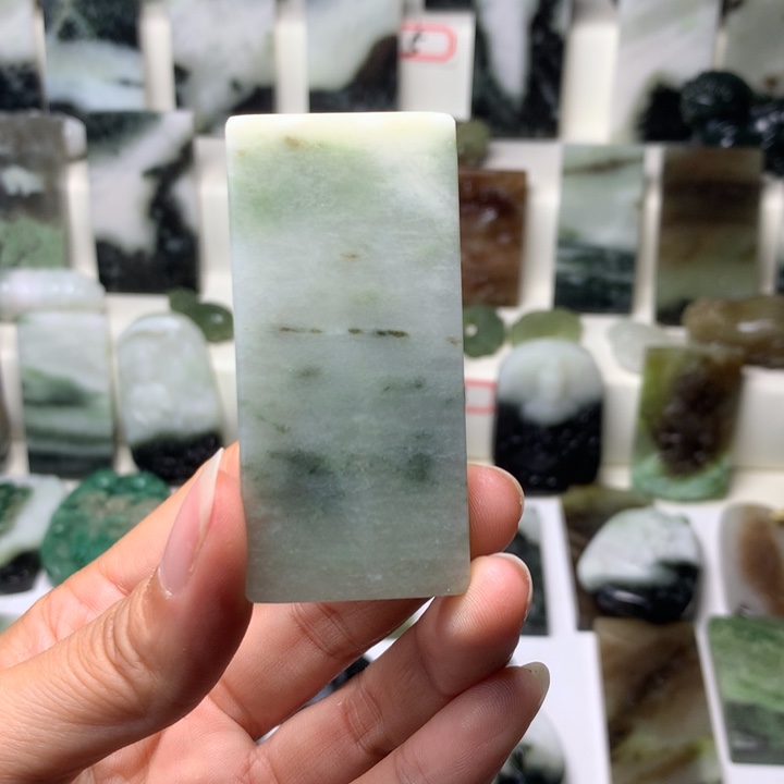 独山玉未镶嵌颈饰