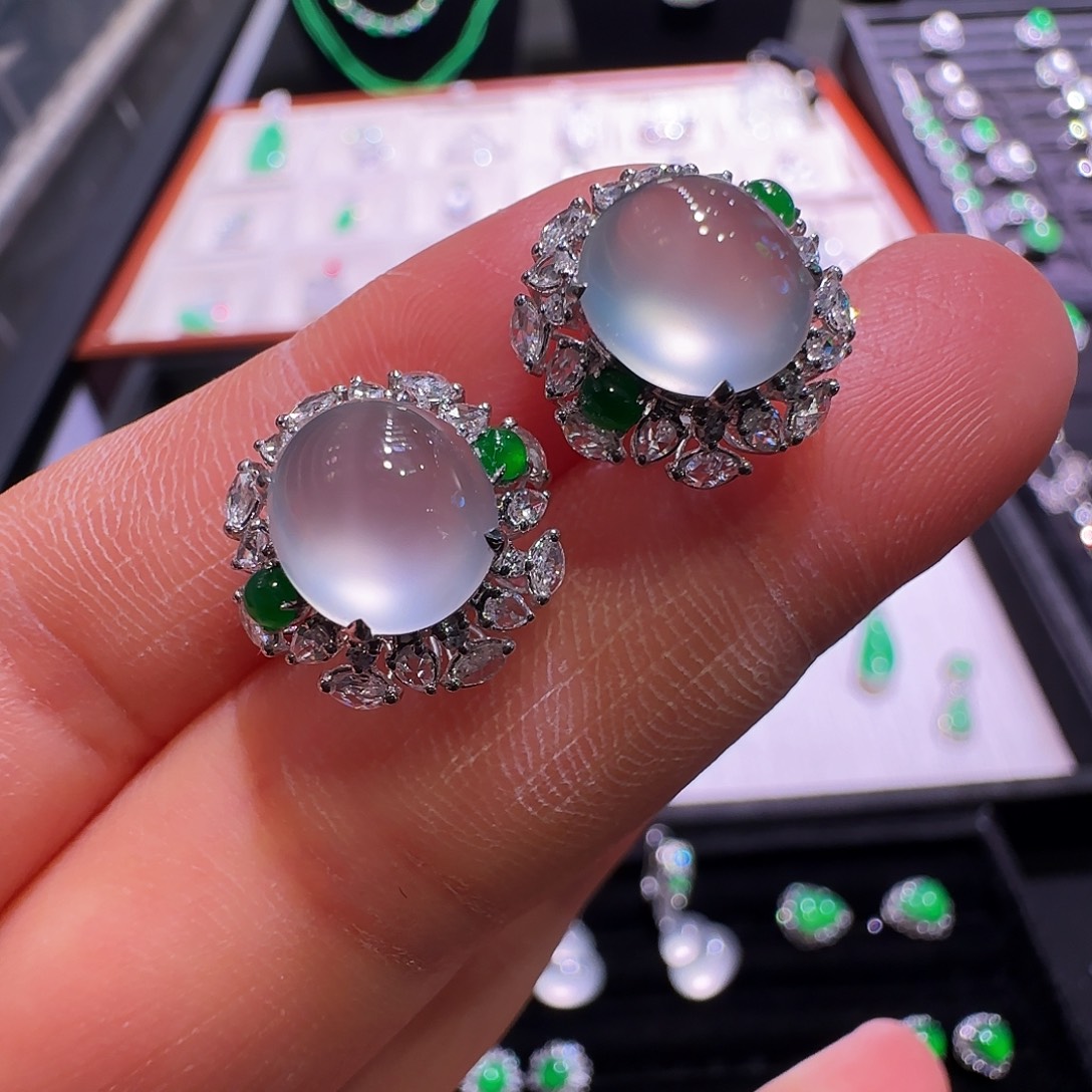 翡翠18K金镶嵌耳饰