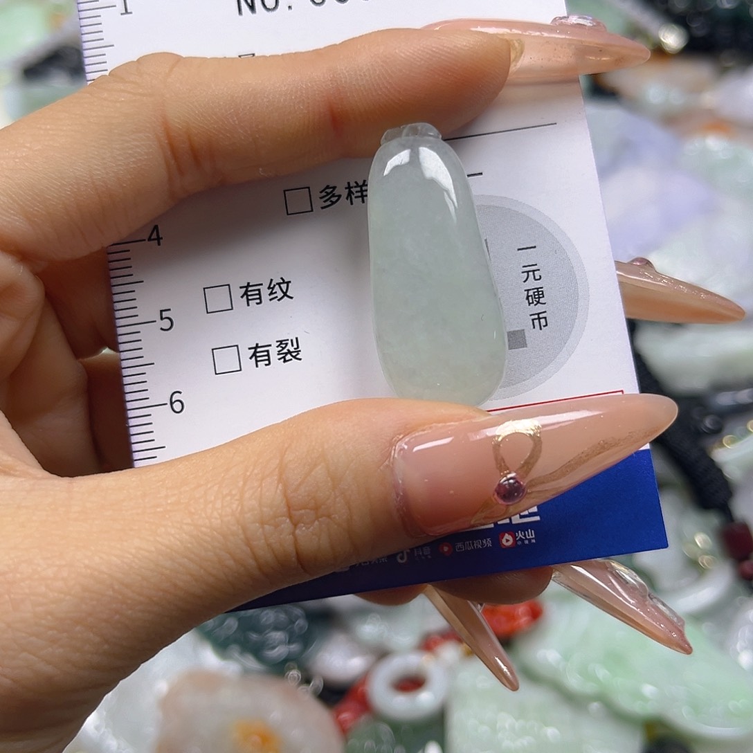 翡翠未镶嵌颈饰hhh