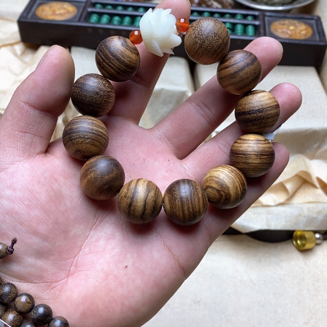 大叶紫檀（黑酸枝木类）