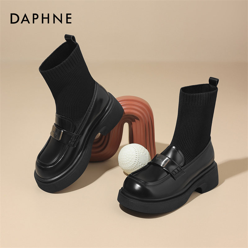 达芙妮时尚百搭复古厚底英伦风圆头休闲秋冬小众学院风弹力袜靴