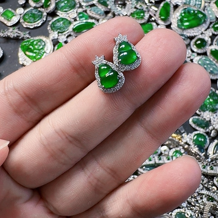 翡翠颈饰未镶嵌天然A货翡翠放漏