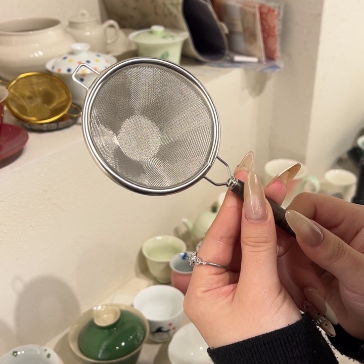茶漏。             