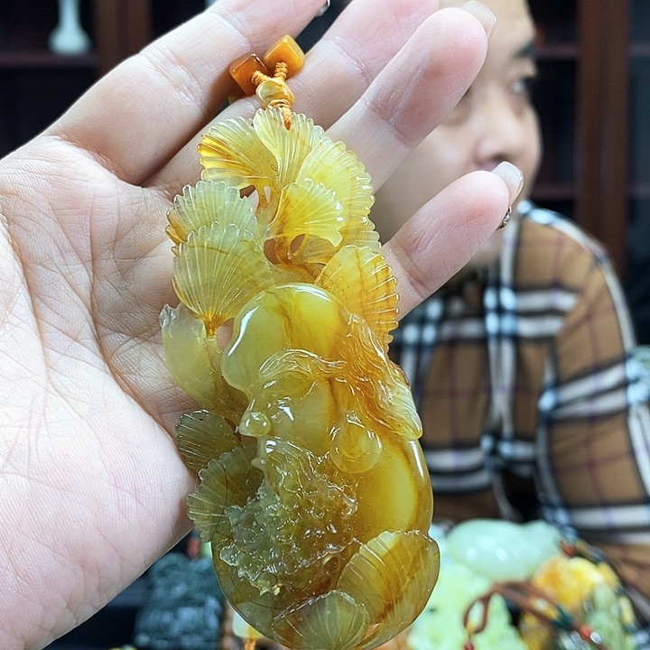 蛇纹石玉吊坠未镶嵌