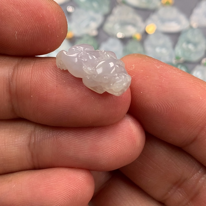 翡翠颈饰未镶嵌貔貅