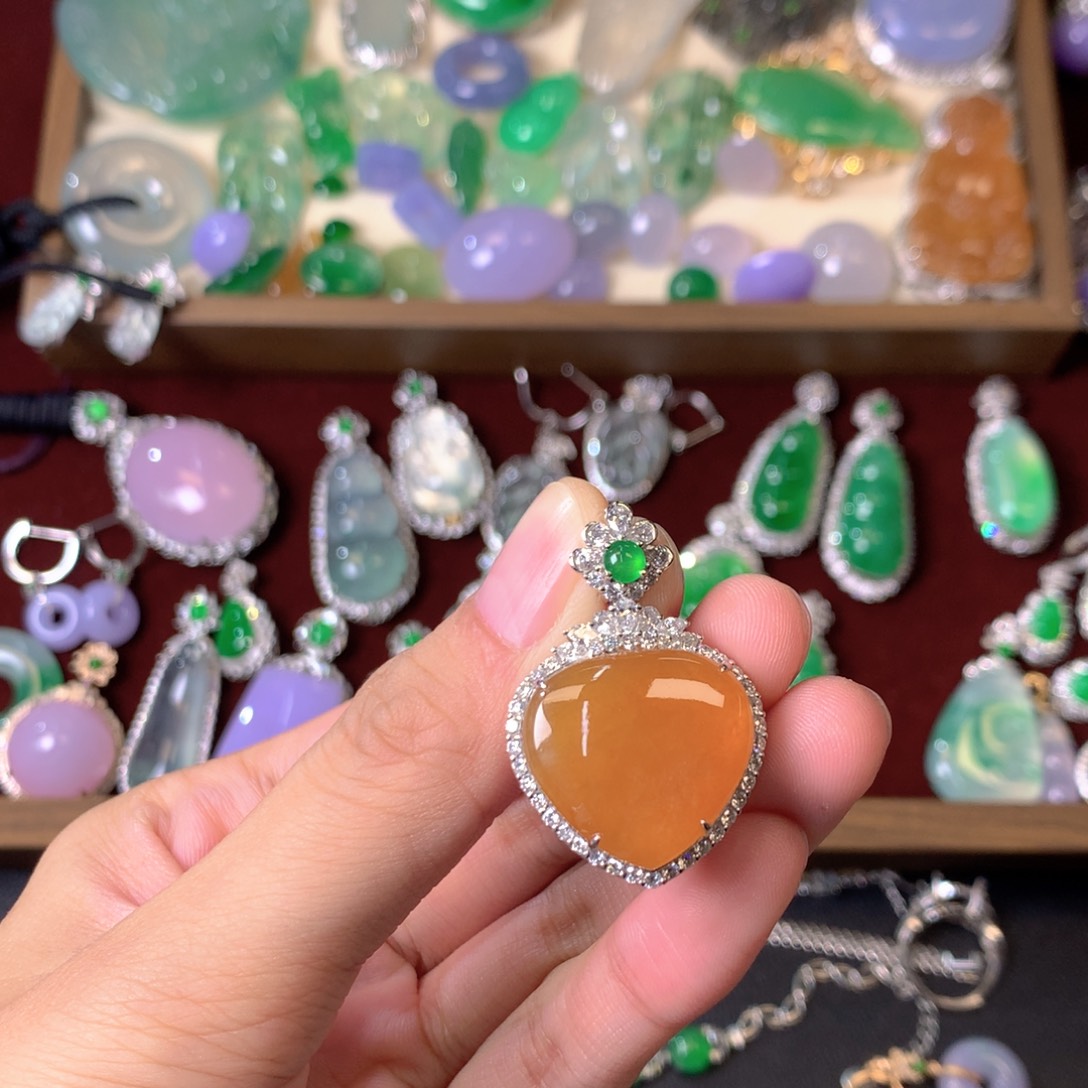 翡翠18K金镶嵌吊坠(不含链)