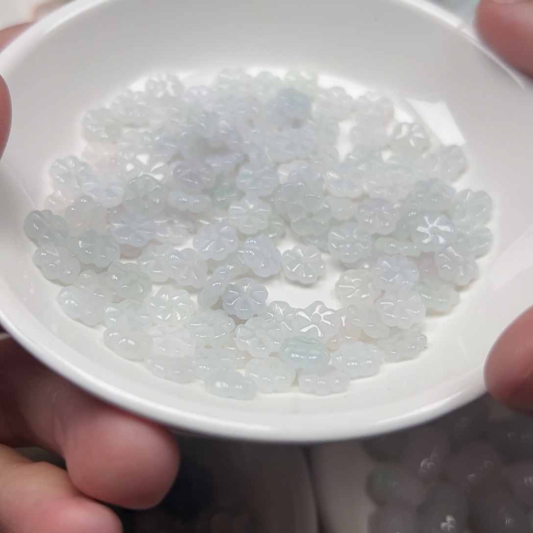 翡翠未镶嵌手链一块钱一颗，五十颗