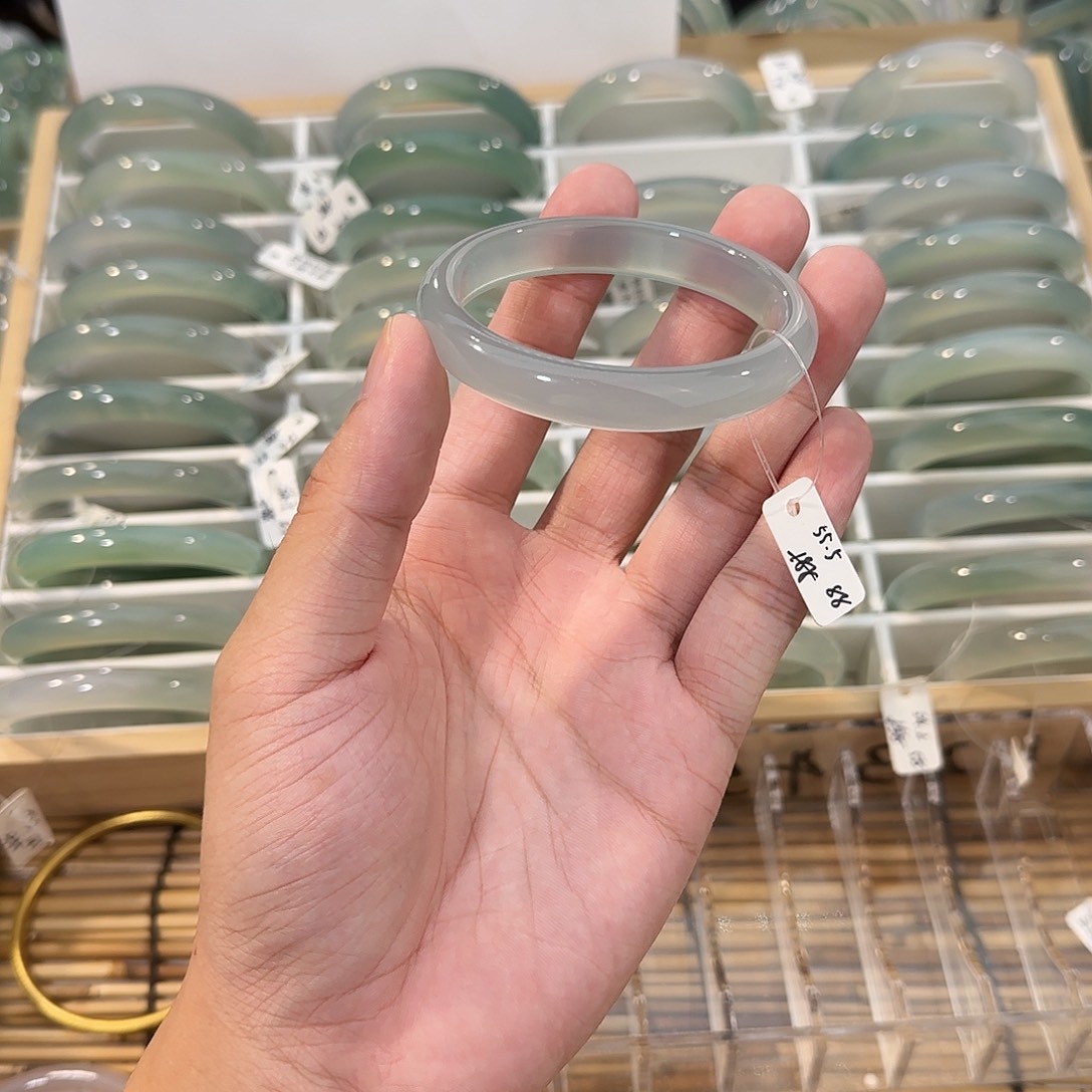 玛瑙/玉髓未镶嵌手镯圈口55.5