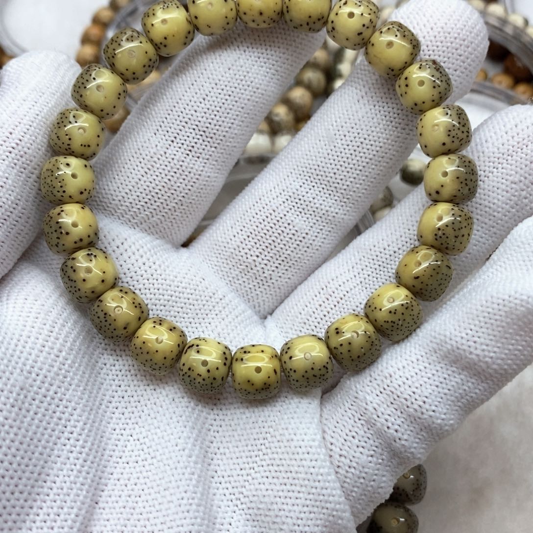 星月菩提吊坠词***。石玉料