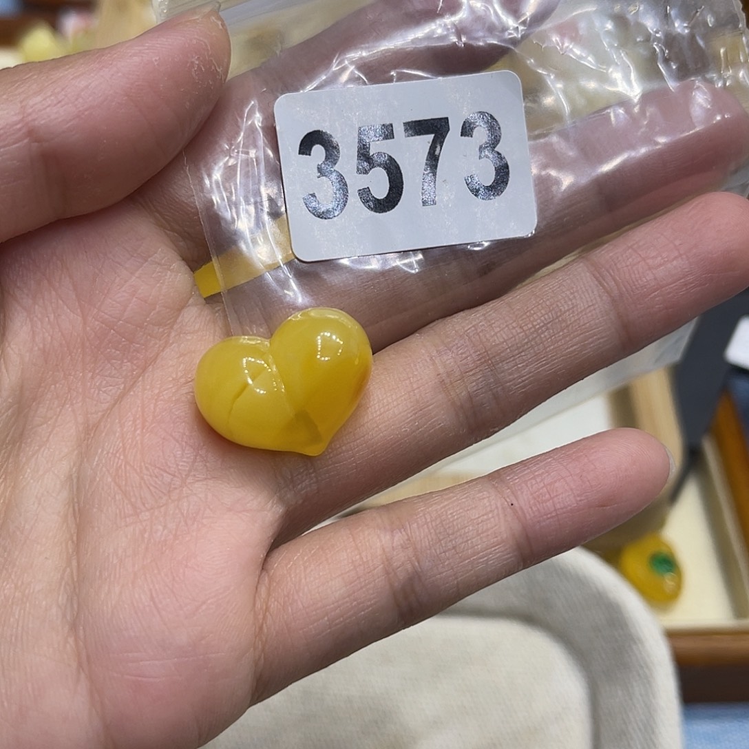 琥珀未镶嵌珠宝奇石蜜蜡