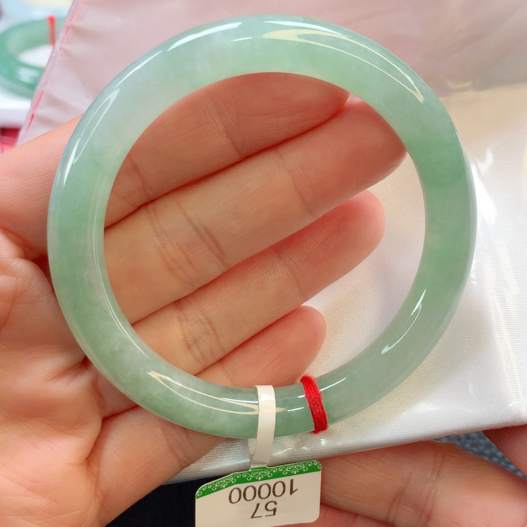 翡翠手镯未镶嵌57圆