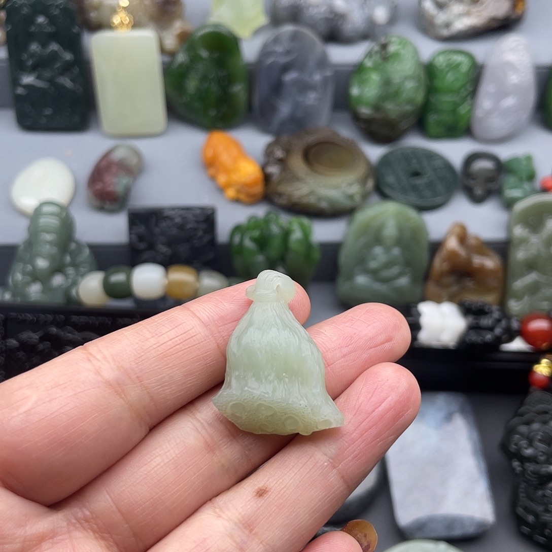 无***相和田玉未镶嵌颈饰