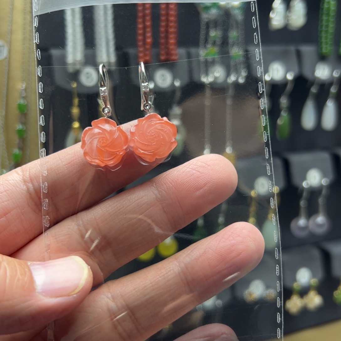 宁***英南红玛瑙银S925镶嵌耳饰