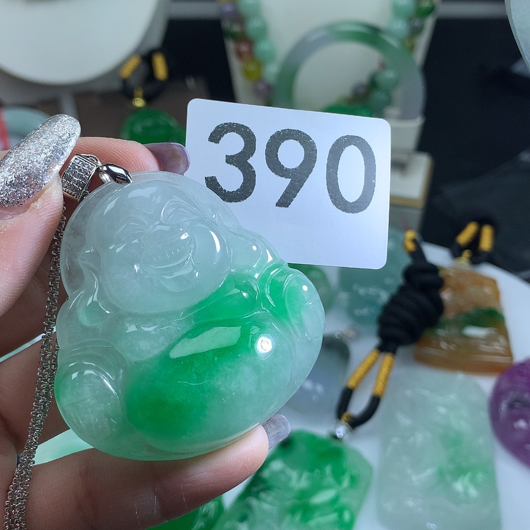 翡翠未镶嵌吊坠(赠链)