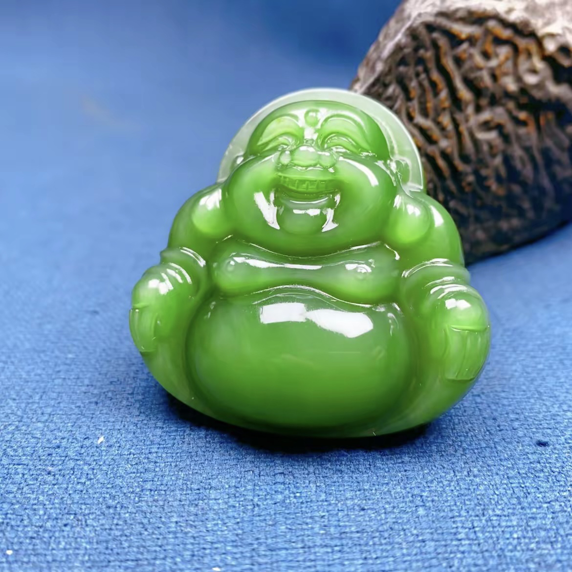 【风哥珠宝】和田玉佛公挂件多样性发一件 F406雕刻精美满绿绿色