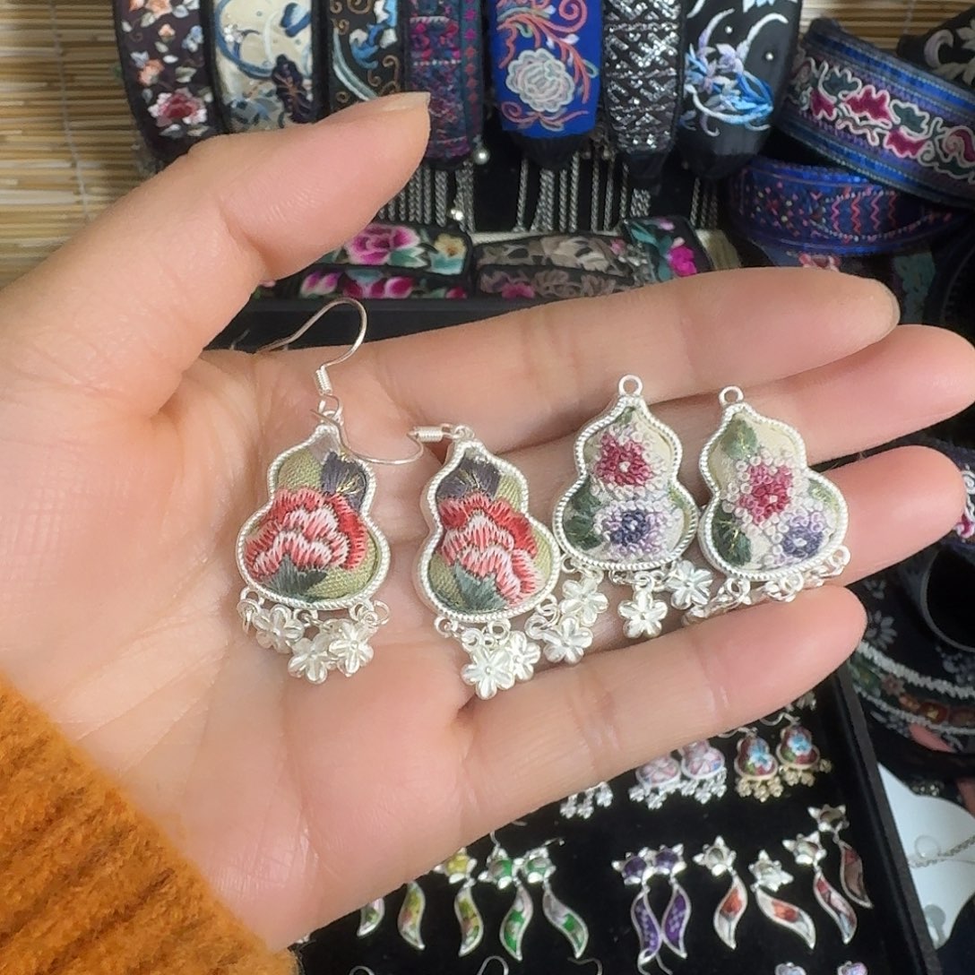 小***5织绣民族风刺绣耳环