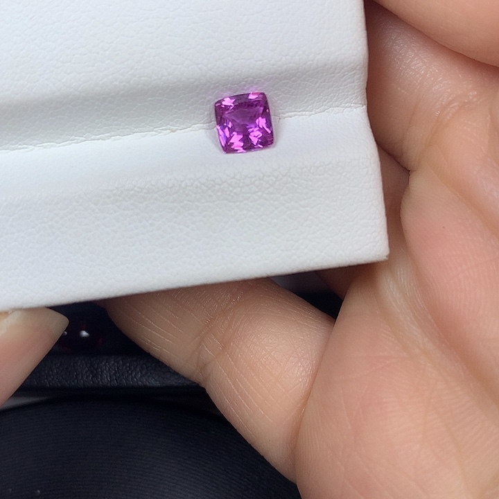 蓝宝石裸石1.06ct无烧薰衣草蓝宝石