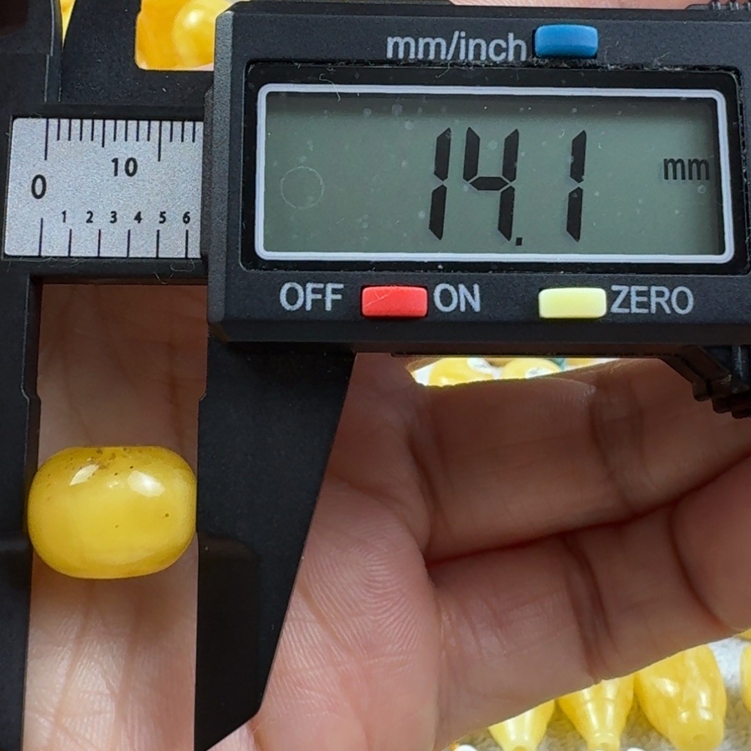 蜜蜡未镶嵌裸石13杂